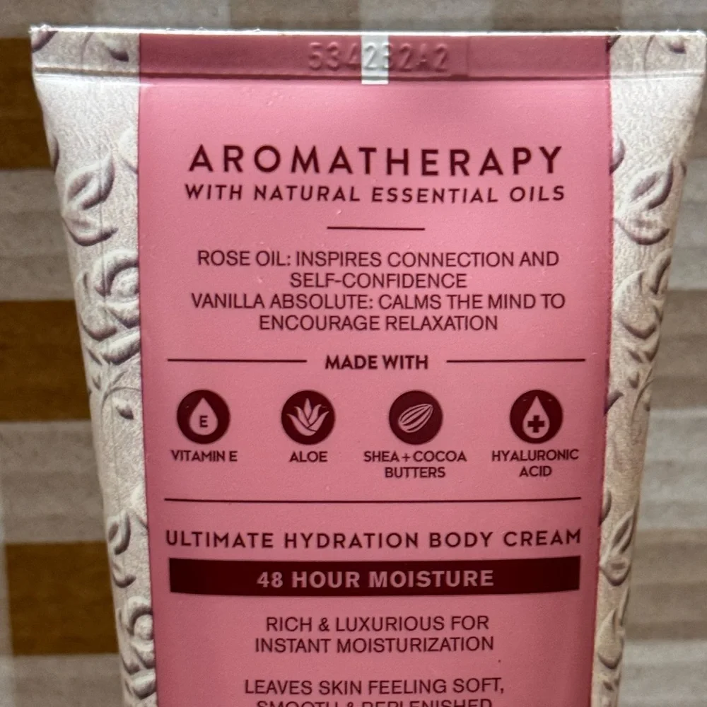 NEW B&BW Rose and Vanilla Inspire Love Essential Oil Mist and Body Cream Set